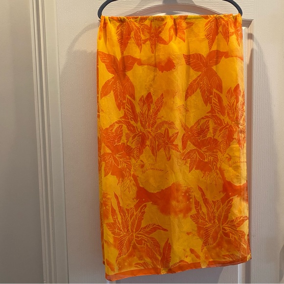 Albertarri Italian Silk Scarf - Picture 9 of 11